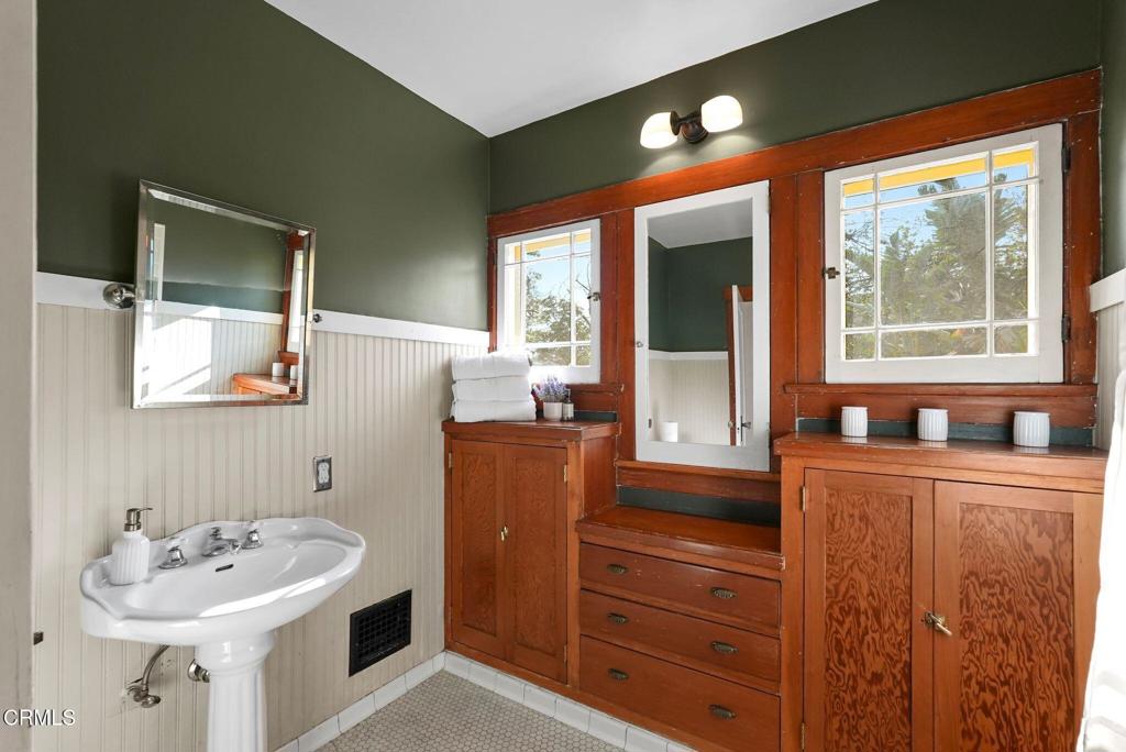 1393 N Mentor Avenue