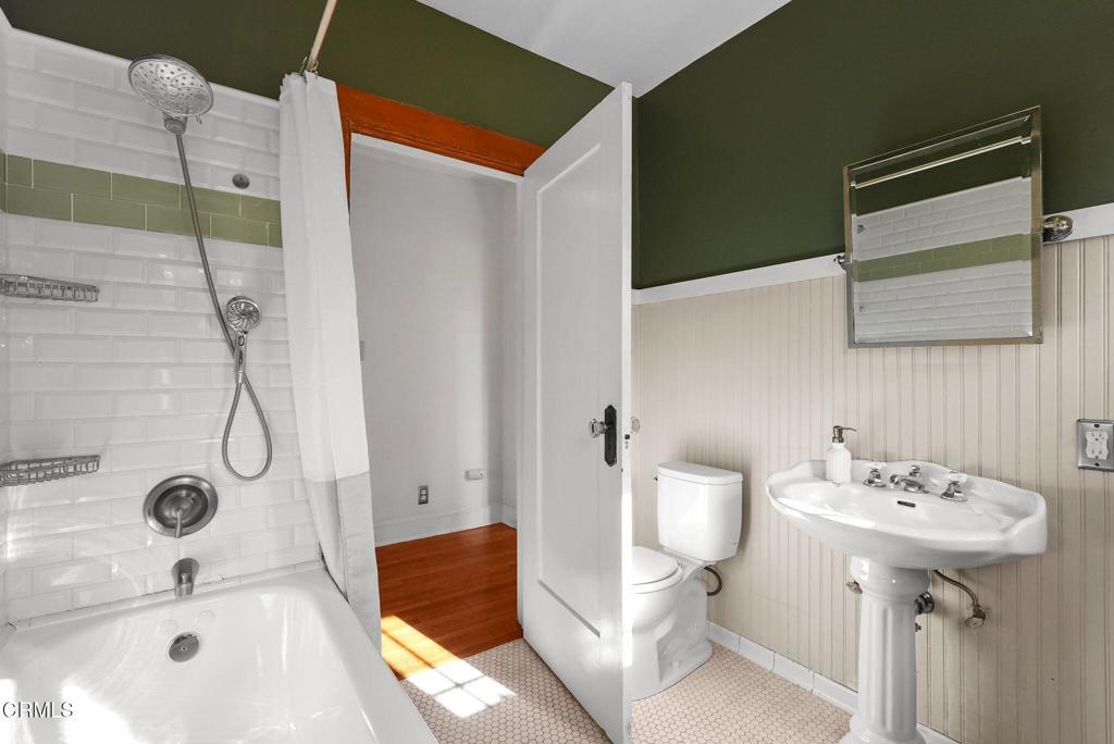 1393 N Mentor Avenue