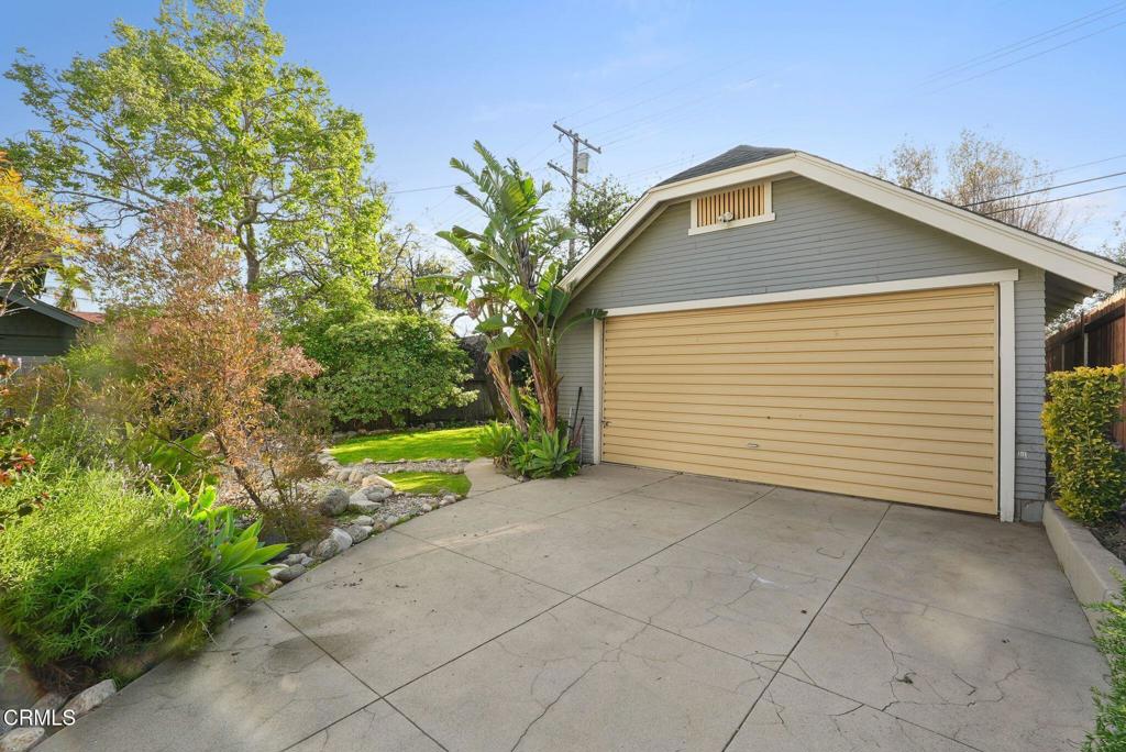 1393 N Mentor Avenue
