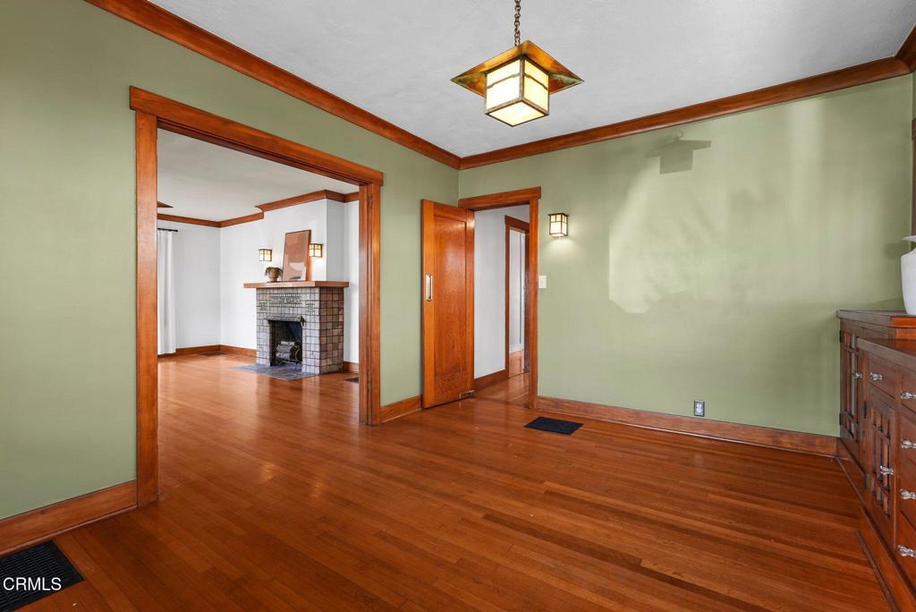 1393 N Mentor Avenue