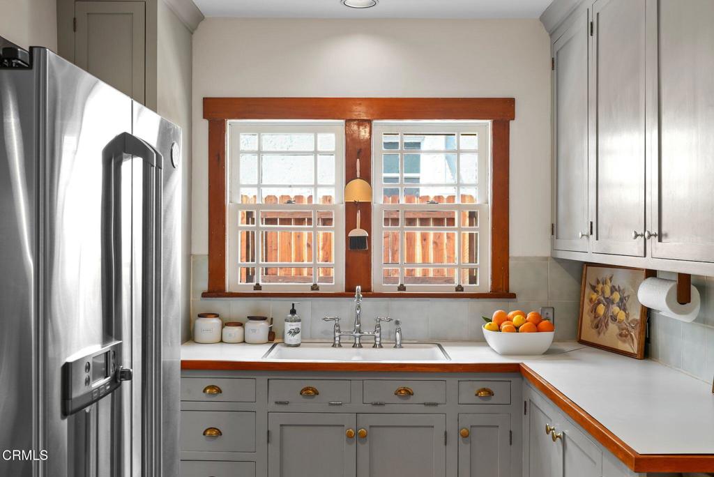 1393 N Mentor Avenue