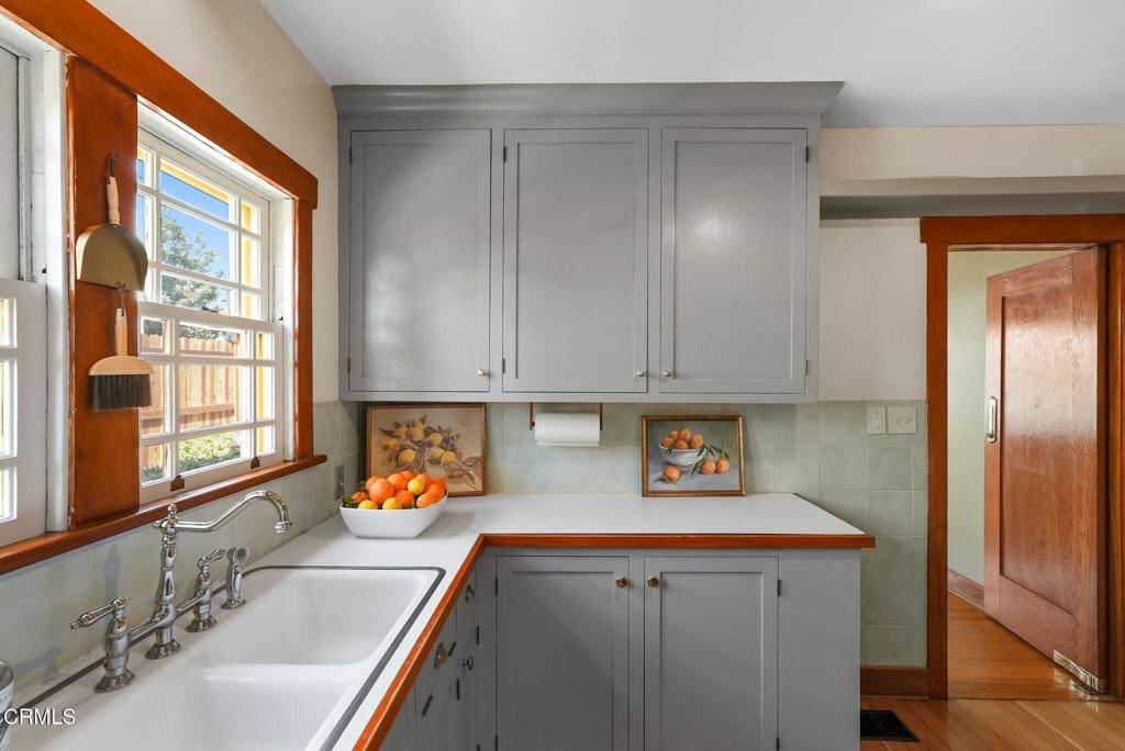 1393 N Mentor Avenue