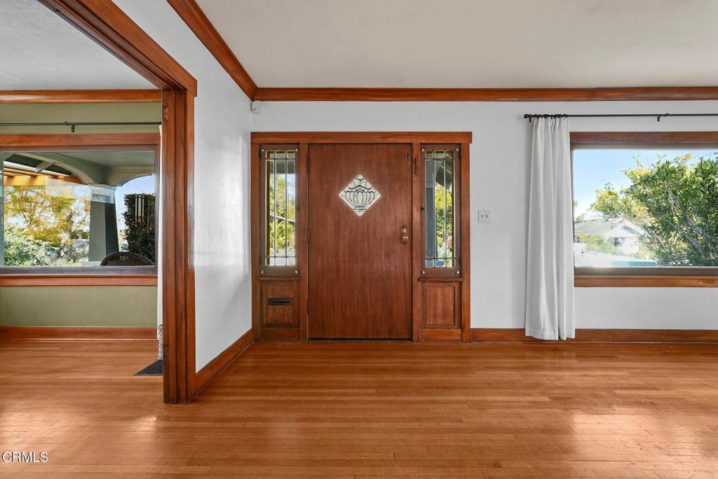 1393 N Mentor Avenue