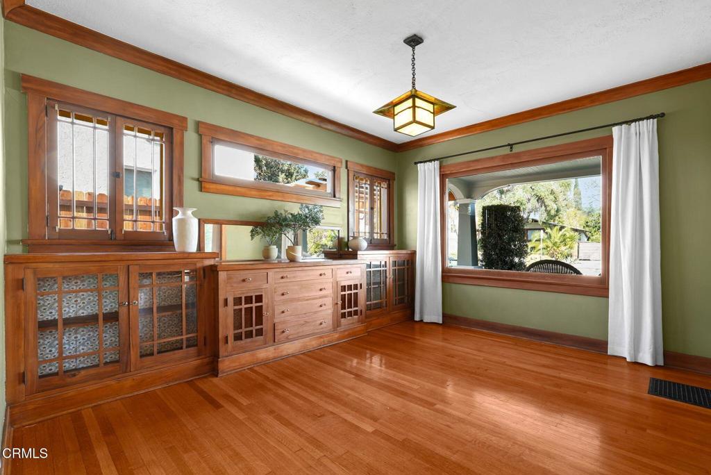 1393 N Mentor Avenue