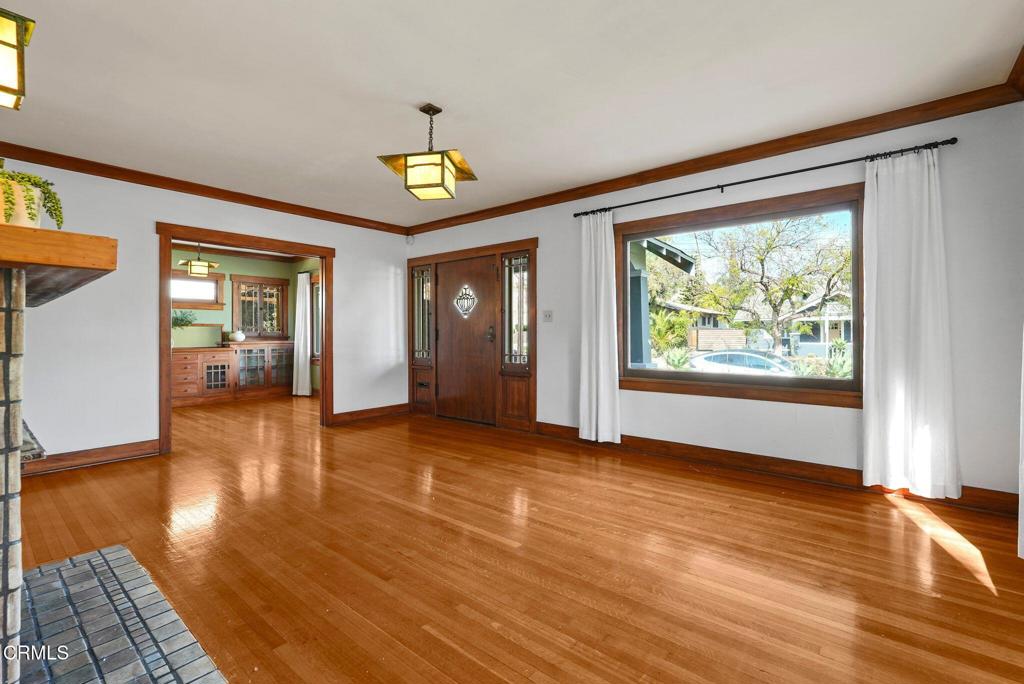 1393 N Mentor Avenue