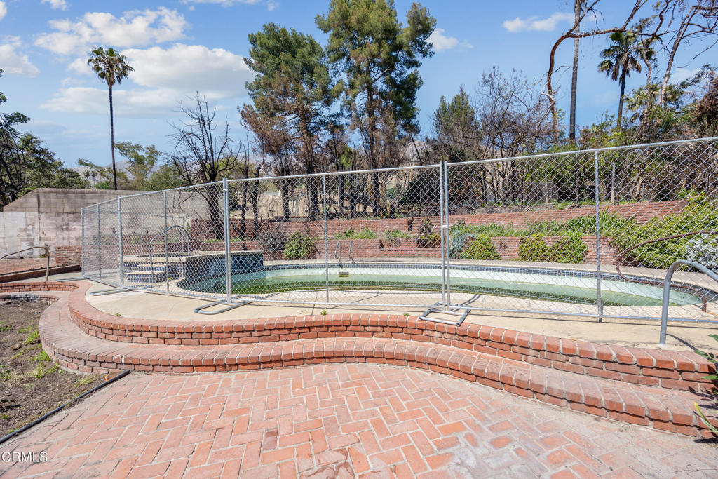 1437 Crest Drive