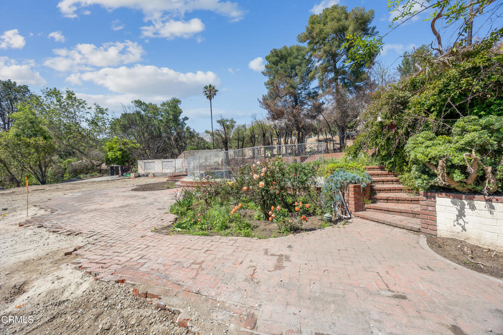 1437 Crest Drive