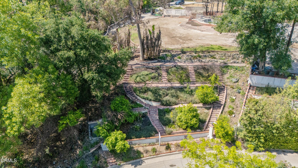 1437 Crest Drive