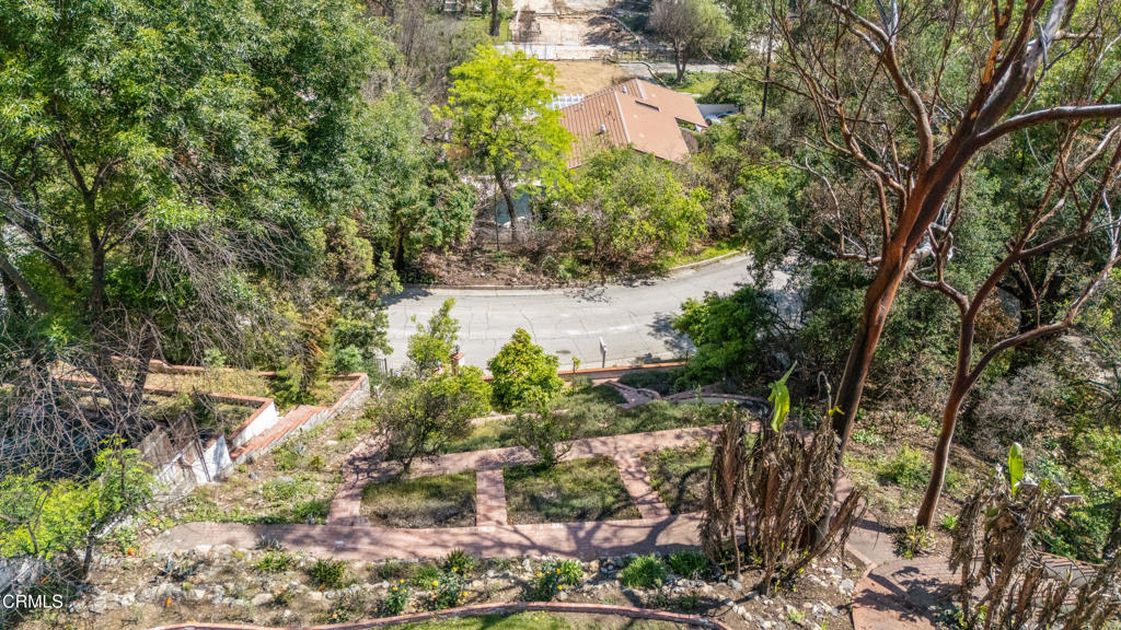 1437 Crest Drive