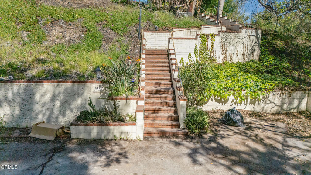 1437 Crest Drive