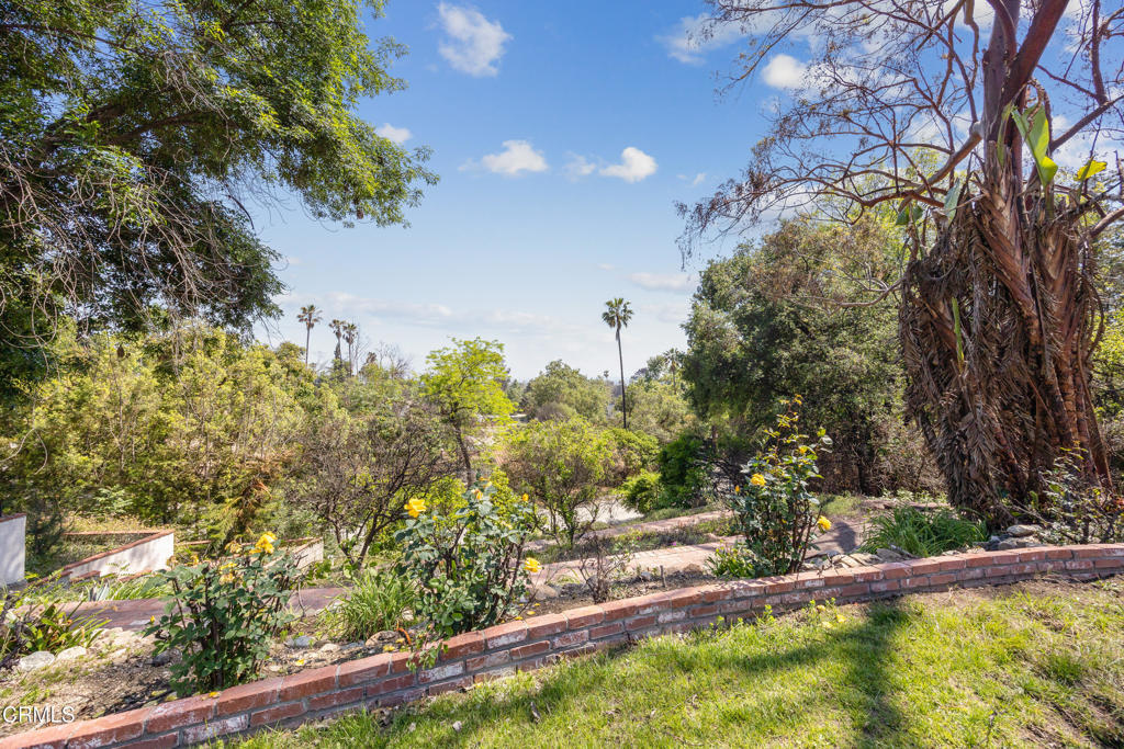 1437 Crest Drive