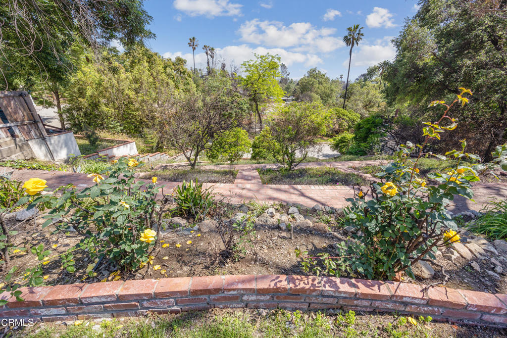 1437 Crest Drive