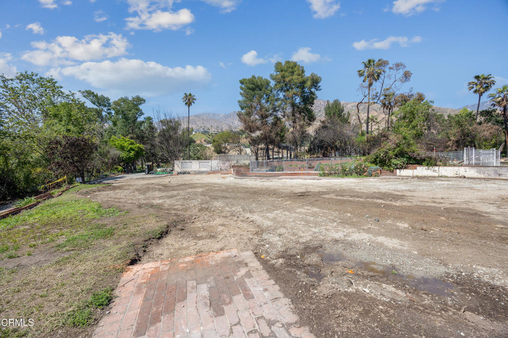 1437 Crest Drive