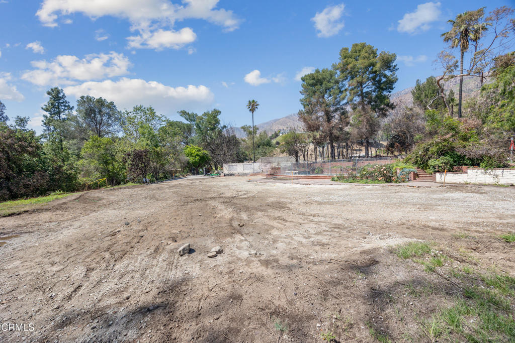 1437 Crest Drive