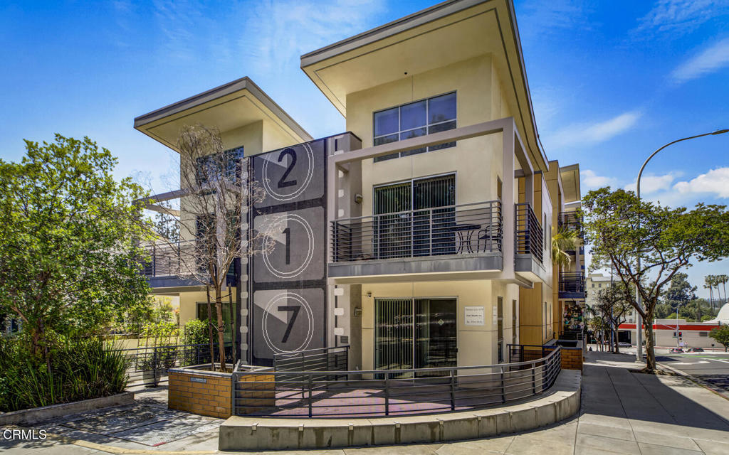 217 S Marengo Avenue 404