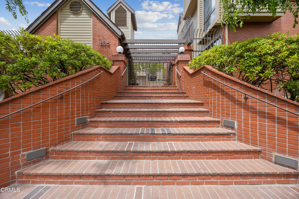 835 S Lucerne Boulevard 301