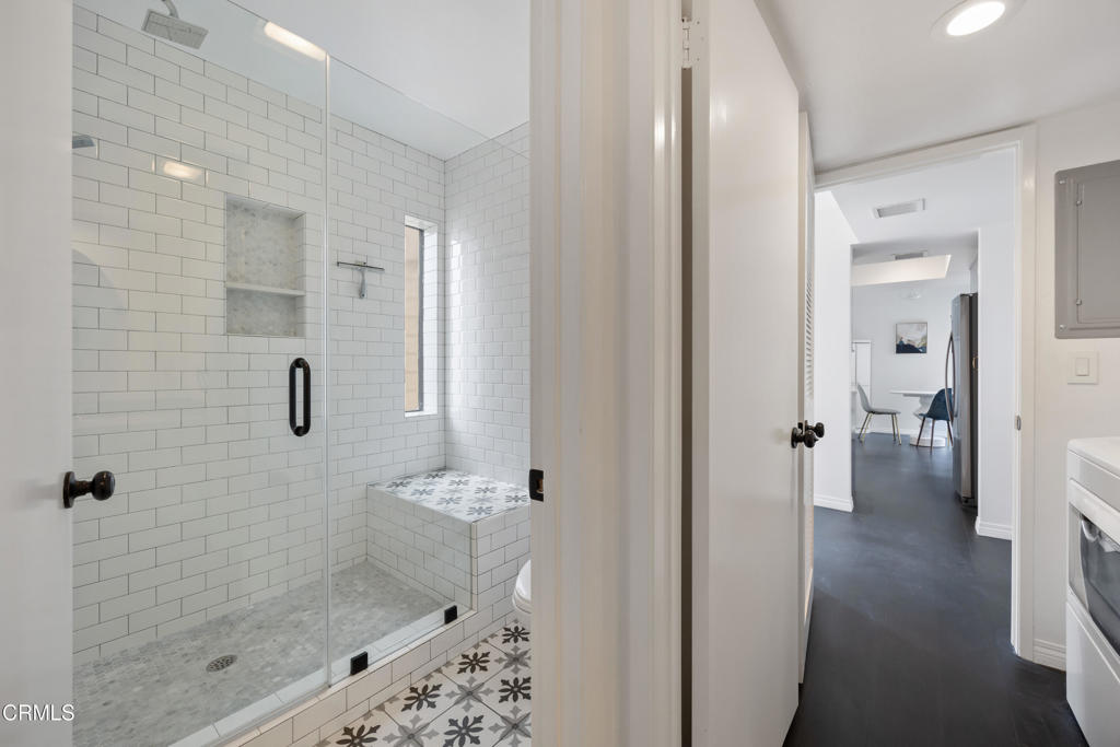 835 S Lucerne Boulevard 301