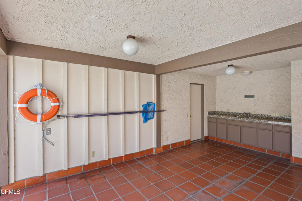 848 W Huntington Drive 4