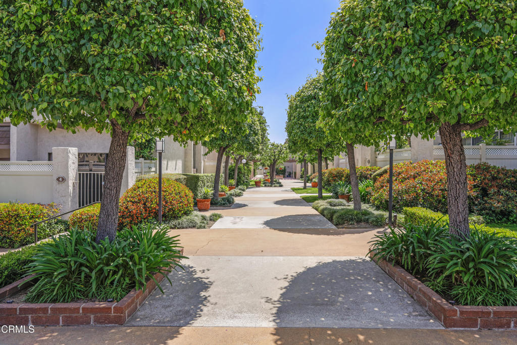 848 W Huntington Drive 4