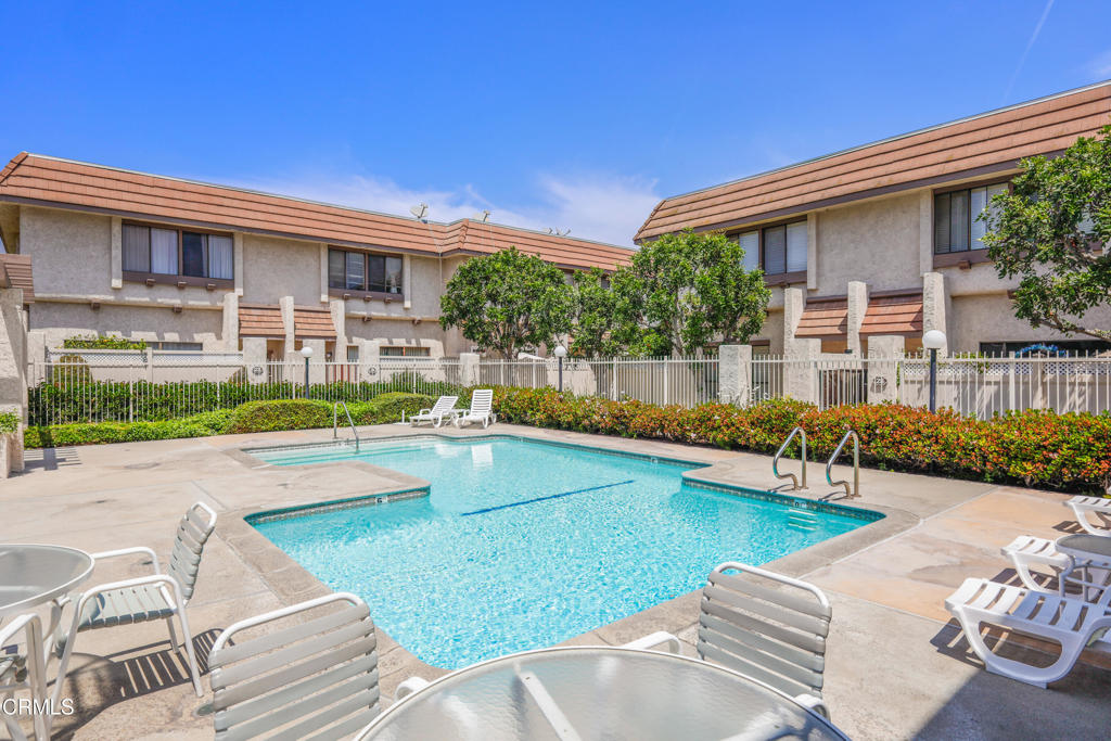 848 W Huntington Drive 4