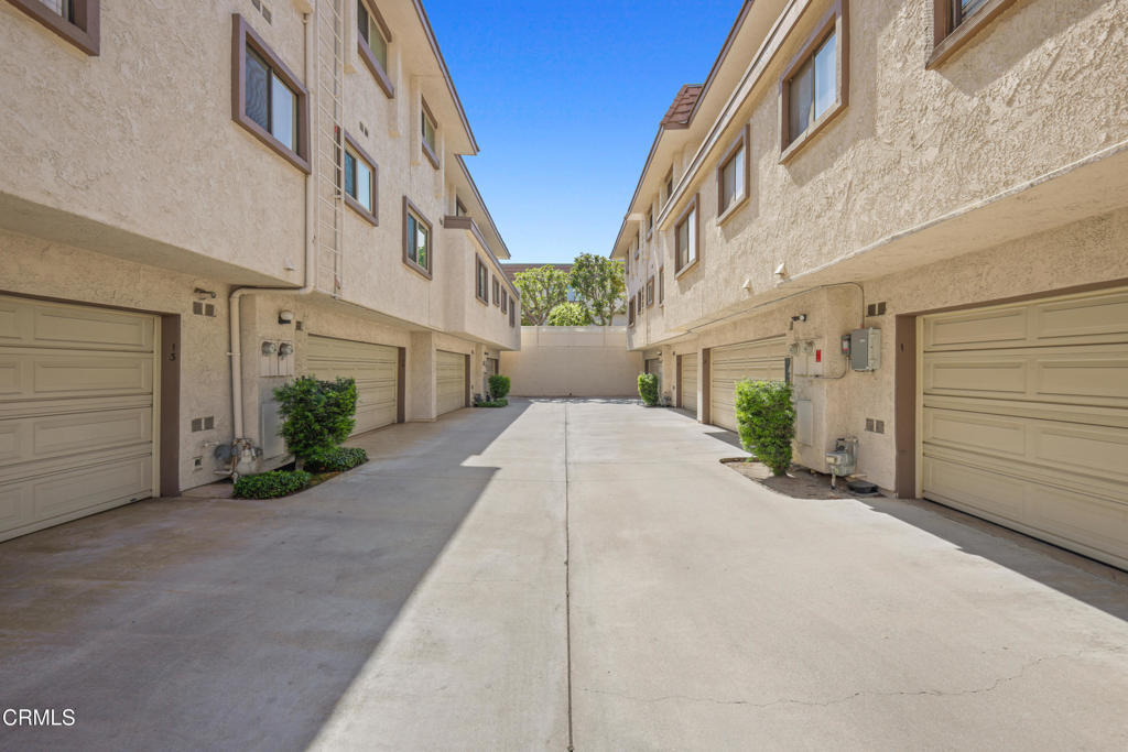 848 W Huntington Drive 4