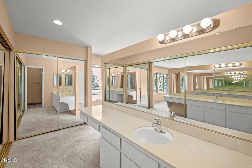 848 W Huntington Drive 4