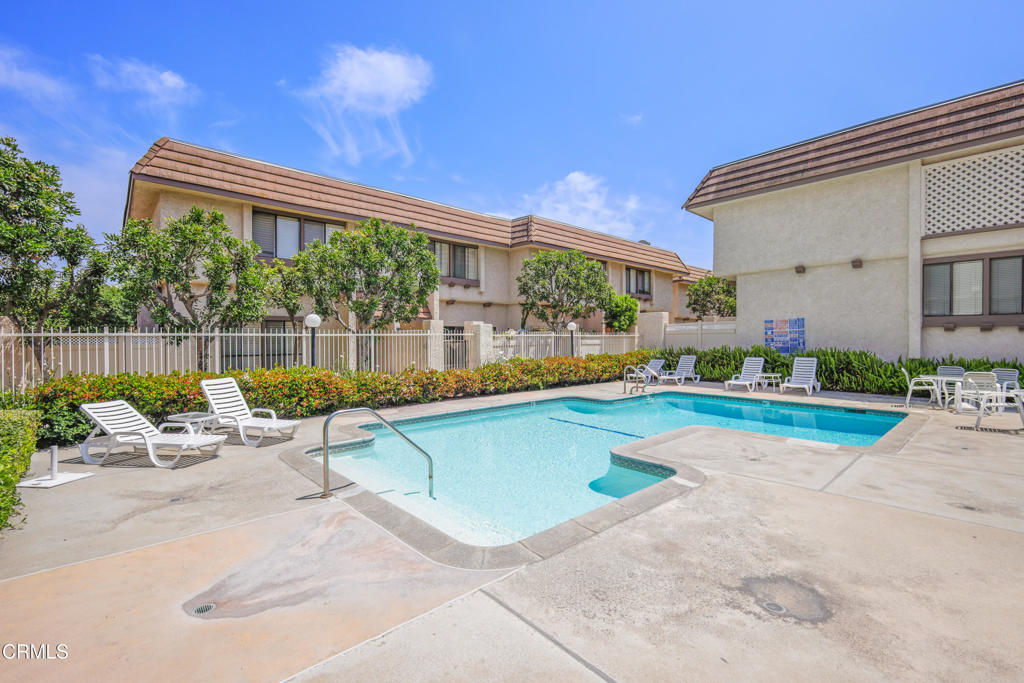 848 W Huntington Drive 4