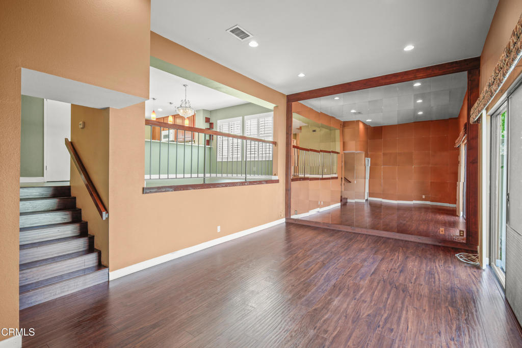 848 W Huntington Drive 4