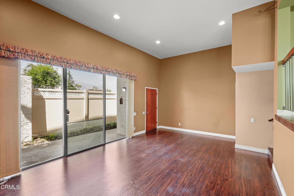 848 W Huntington Drive 4