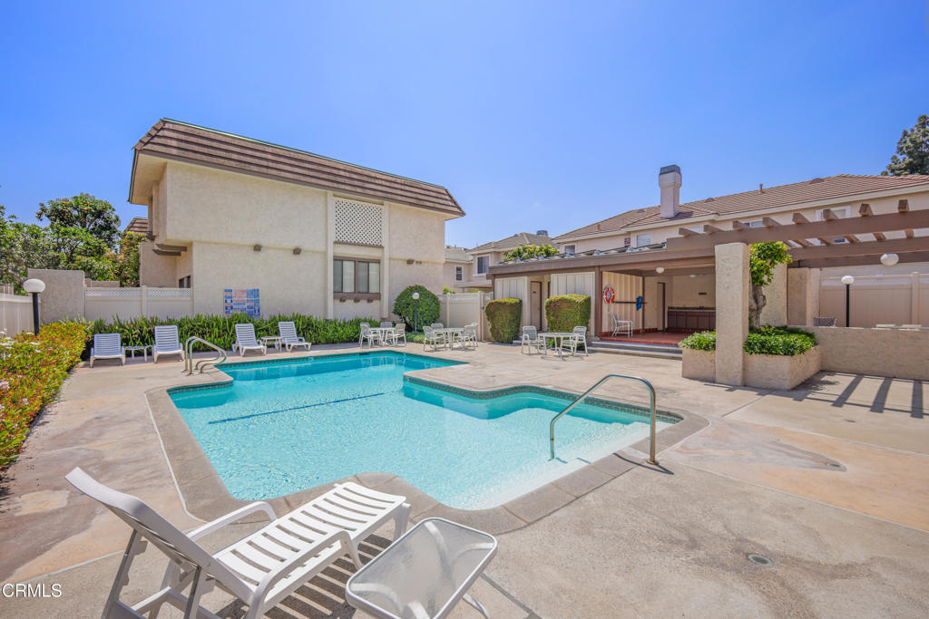 848 W Huntington Drive 4