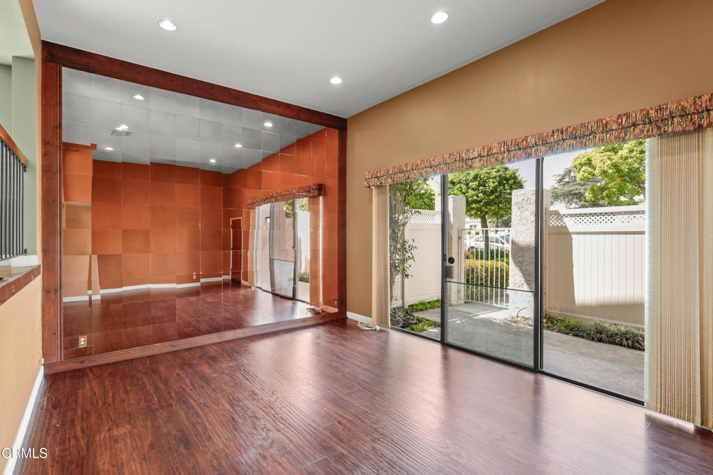 848 W Huntington Drive 4