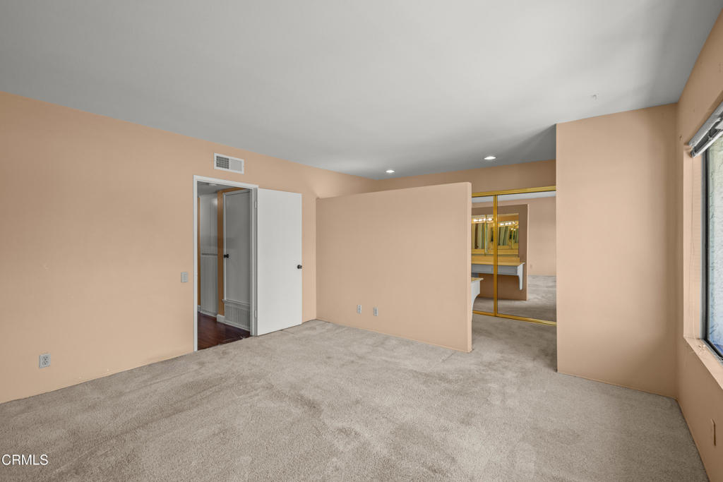 848 W Huntington Drive 4