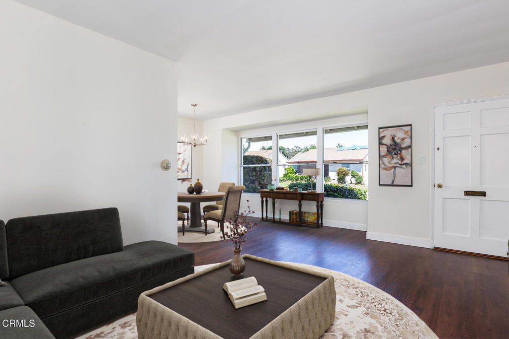 2327 Roscommon Avenue