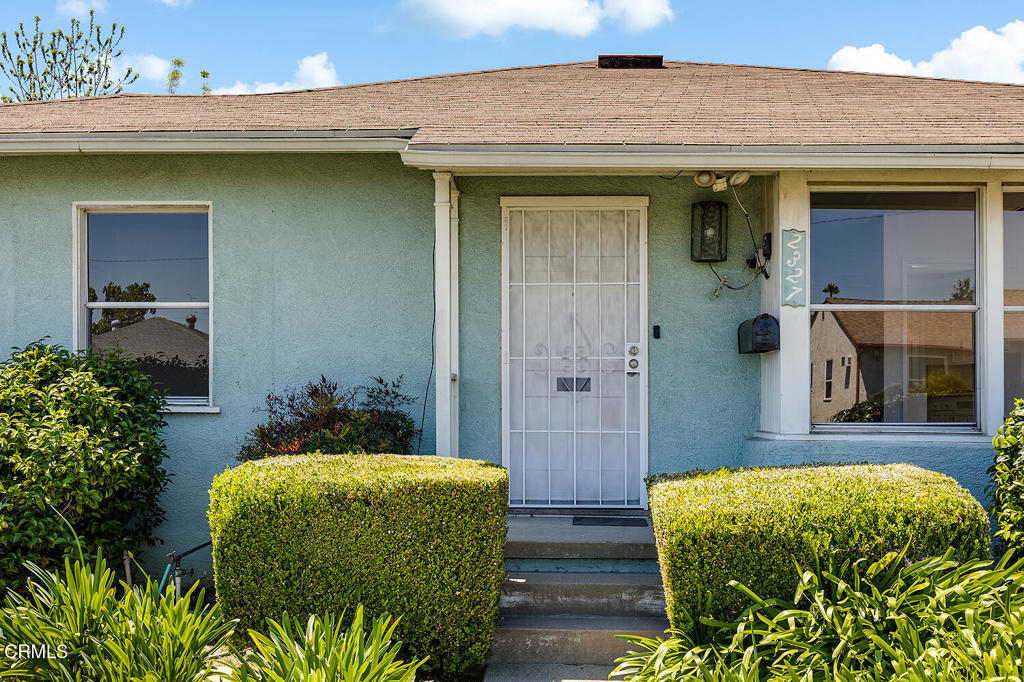 2327 Roscommon Avenue