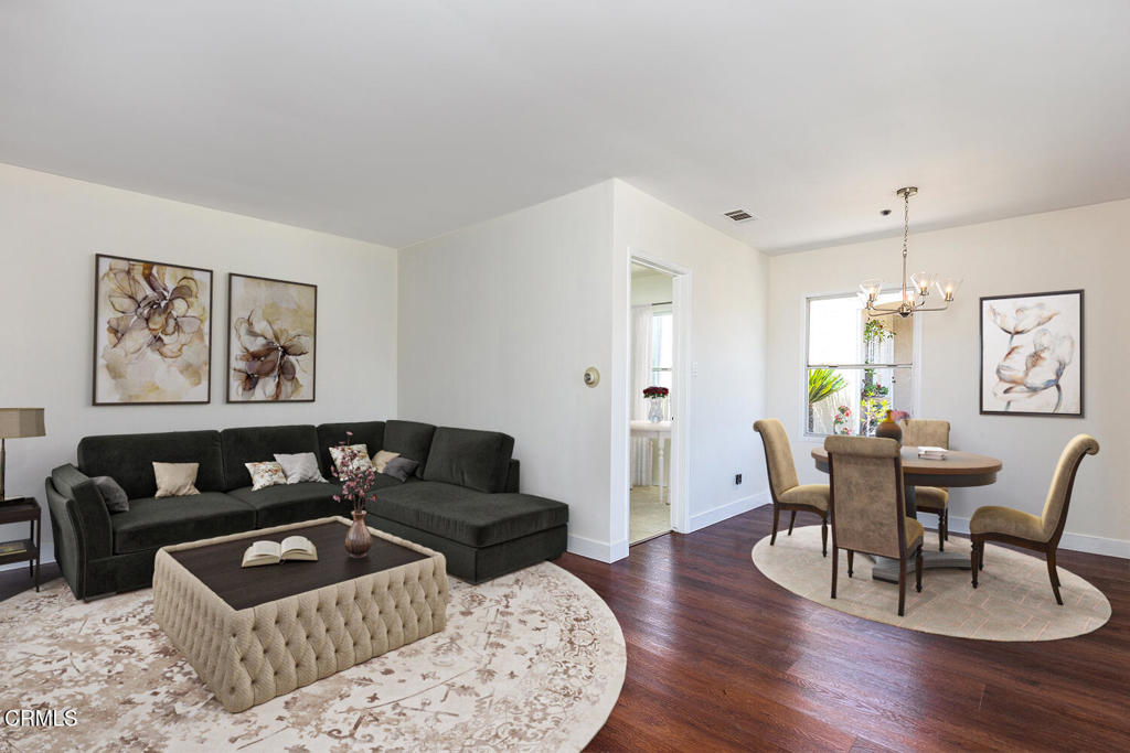 2327 Roscommon Avenue