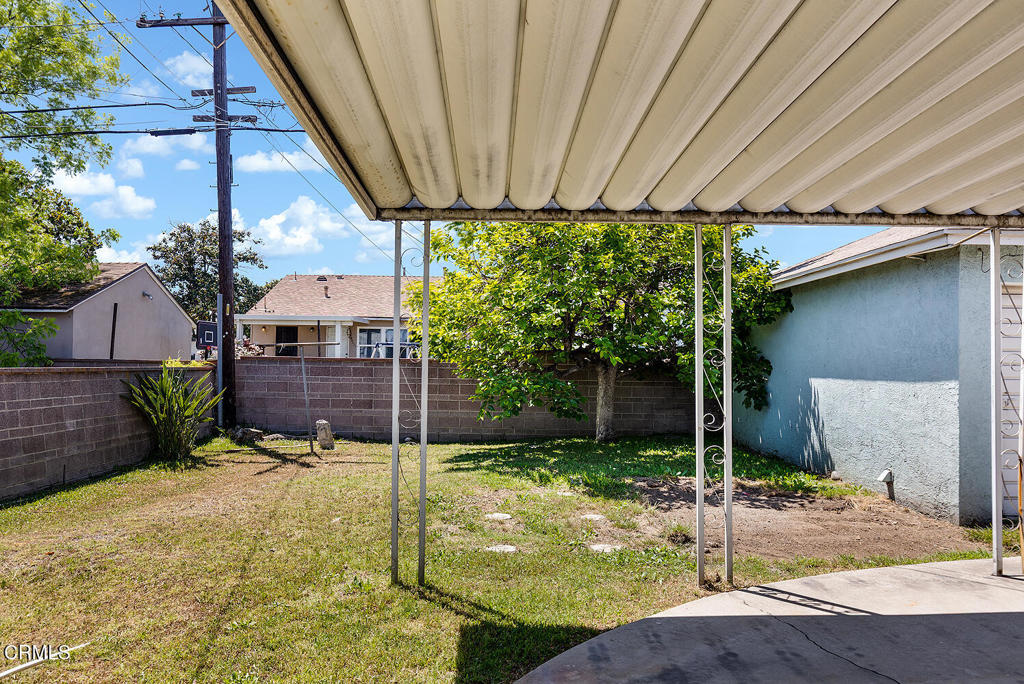 2327 Roscommon Avenue