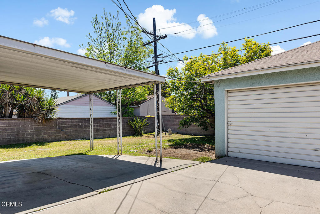 2327 Roscommon Avenue