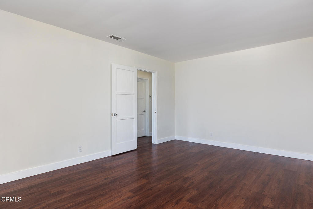 2327 Roscommon Avenue