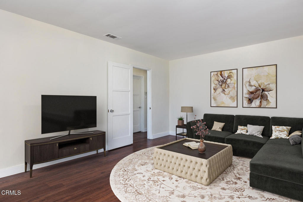 2327 Roscommon Avenue