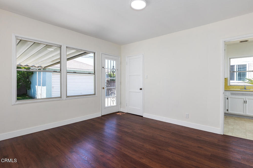 2327 Roscommon Avenue