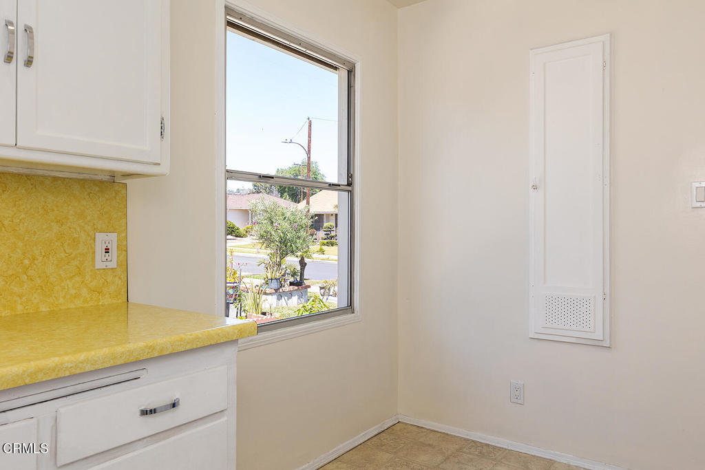 2327 Roscommon Avenue