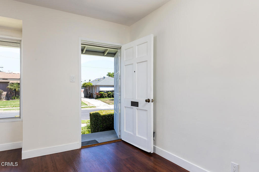 2327 Roscommon Avenue