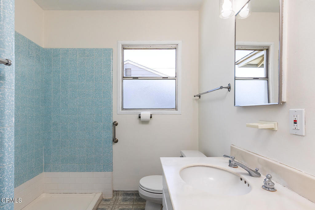 2327 Roscommon Avenue