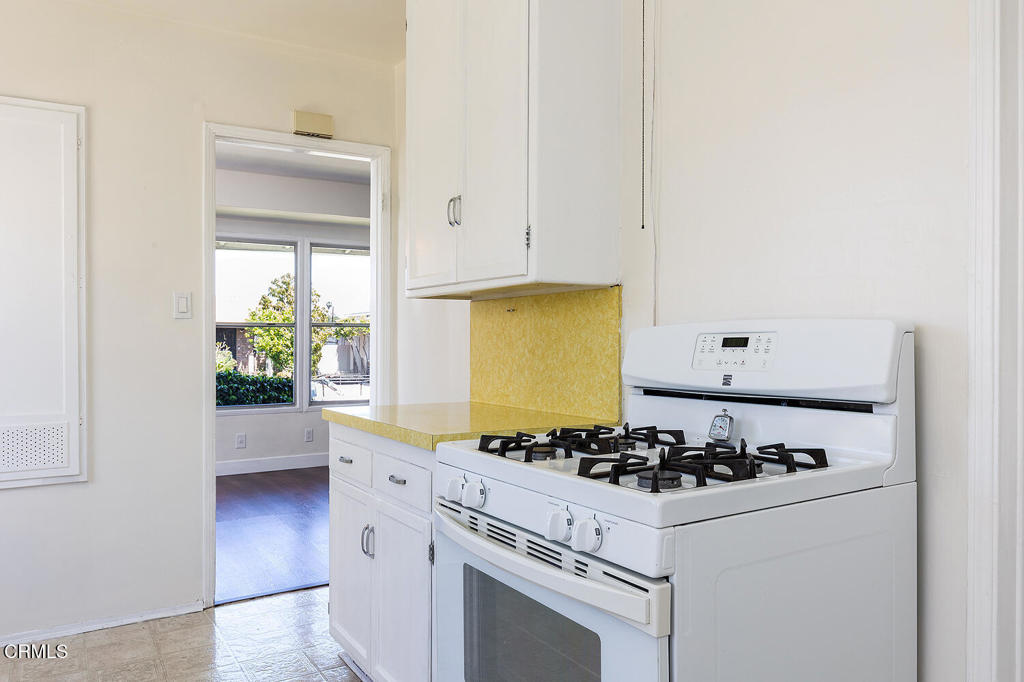 2327 Roscommon Avenue