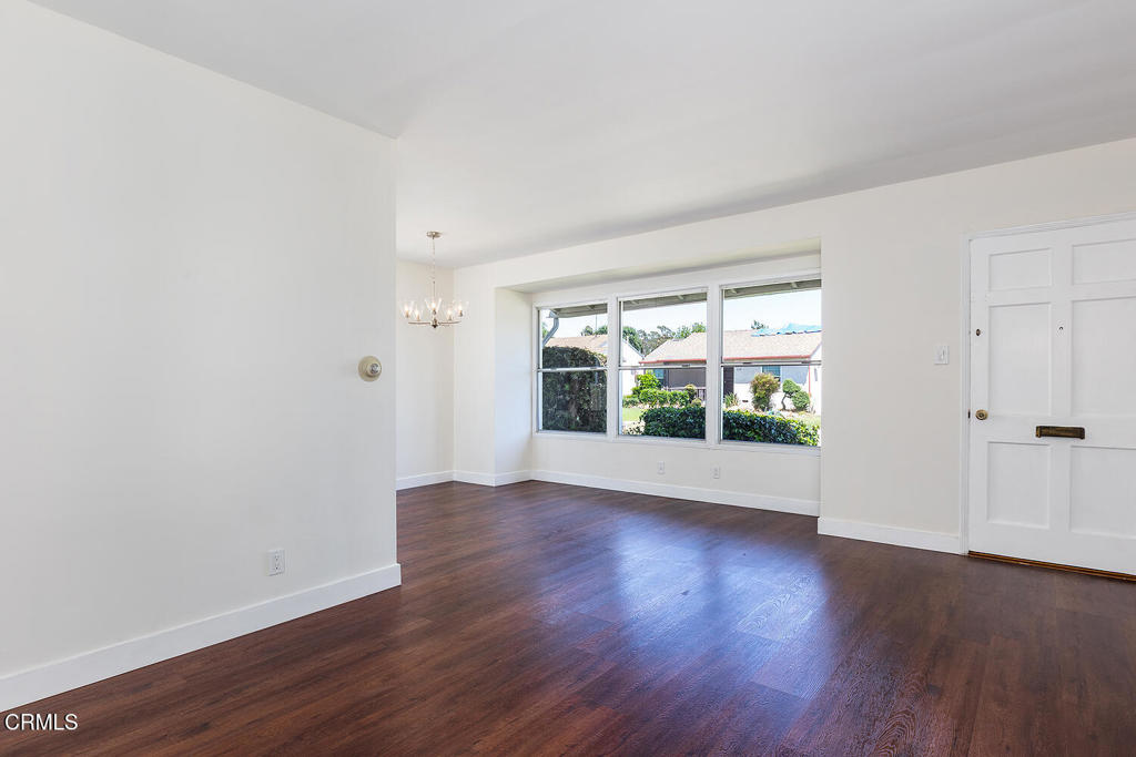 2327 Roscommon Avenue