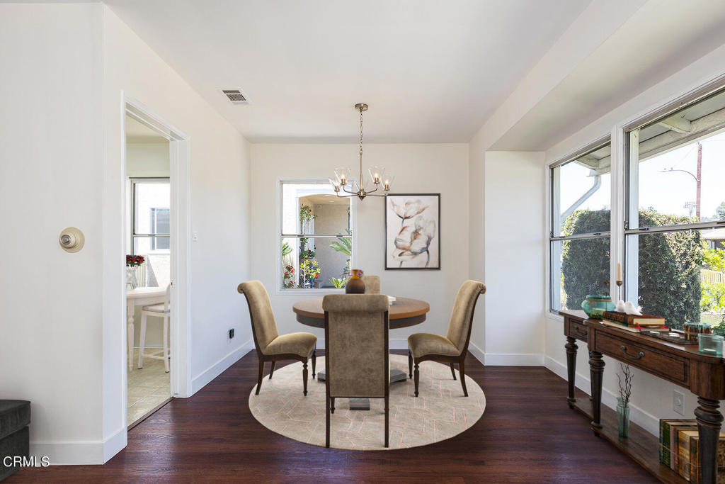 2327 Roscommon Avenue