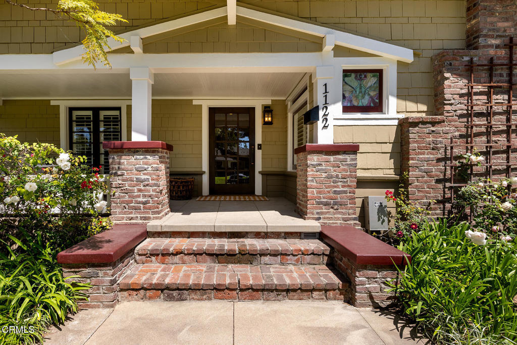 1122 Stratford Avenue