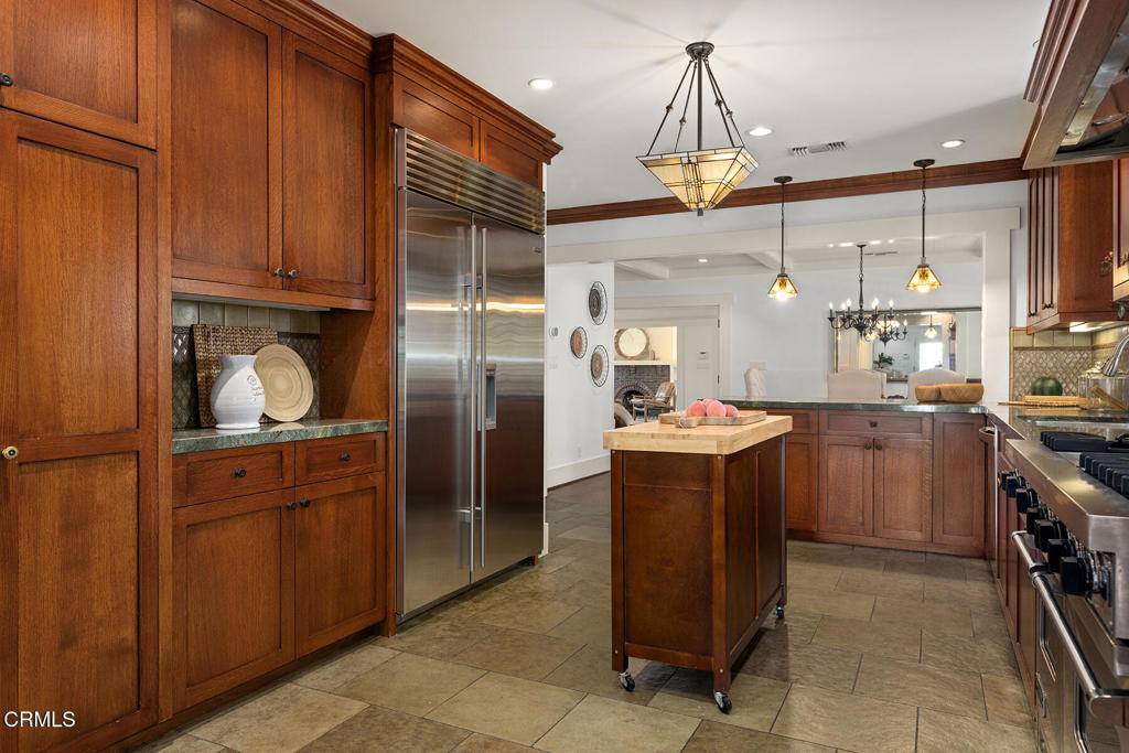 1122 Stratford Avenue