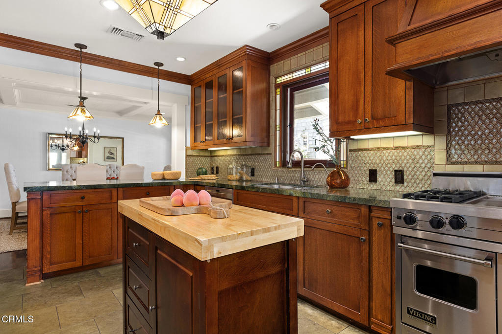 1122 Stratford Avenue