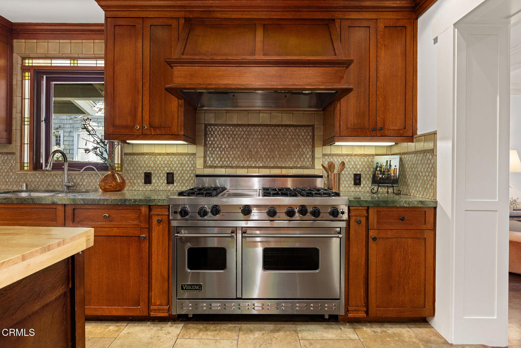 1122 Stratford Avenue